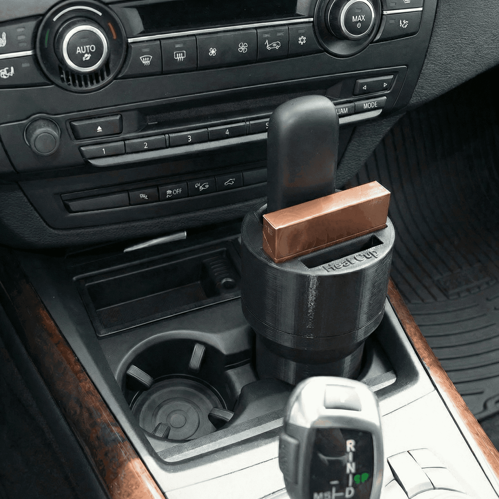 Heat Cup keeps the device, pack of sticks and used sticks organized in one place